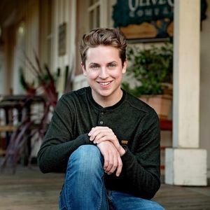 Meet your Posher, Devin